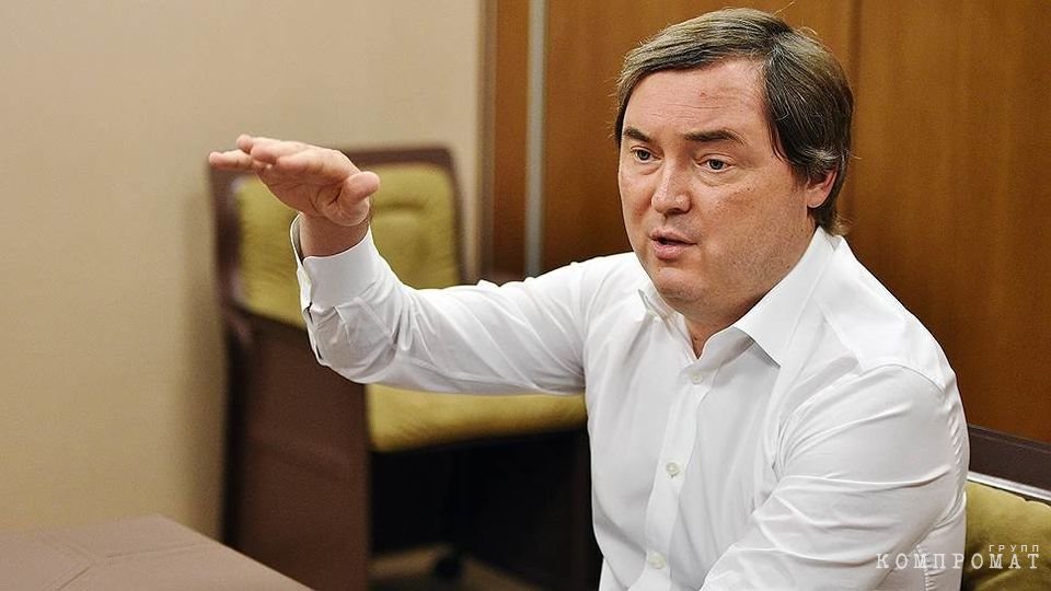 
        «Передал под принуждением 15 млн руб сотрудникам ФСБ»
    