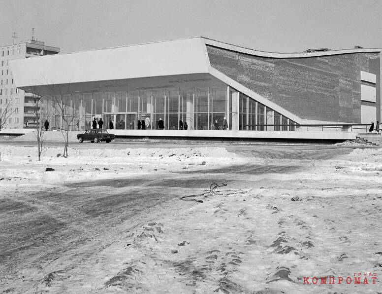 СССР. Москва. 15 февраля 1971 г. Кинотеатр «Витязь» на улице Миклухо-Маклая